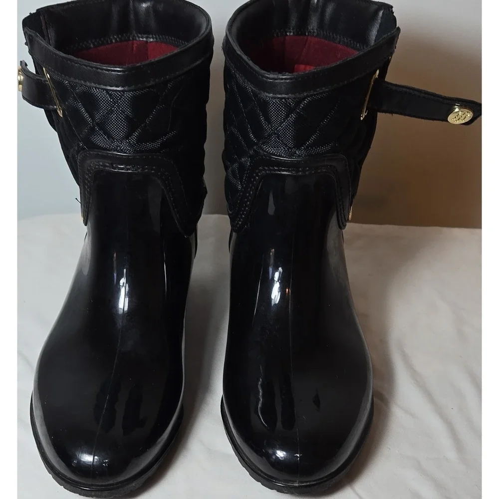 Tommy Hilfiger Women's Black Quilted Zipper Buckle Francie Mid-Calf Rain Boots 7